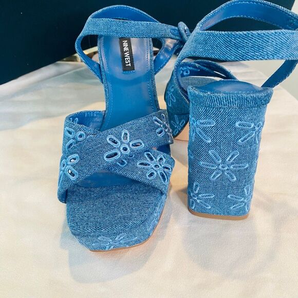 Nine West Vallen Strappy Floral Block Heel Platform Sandals Denim Blue Size 7M - Picture 2 of 5